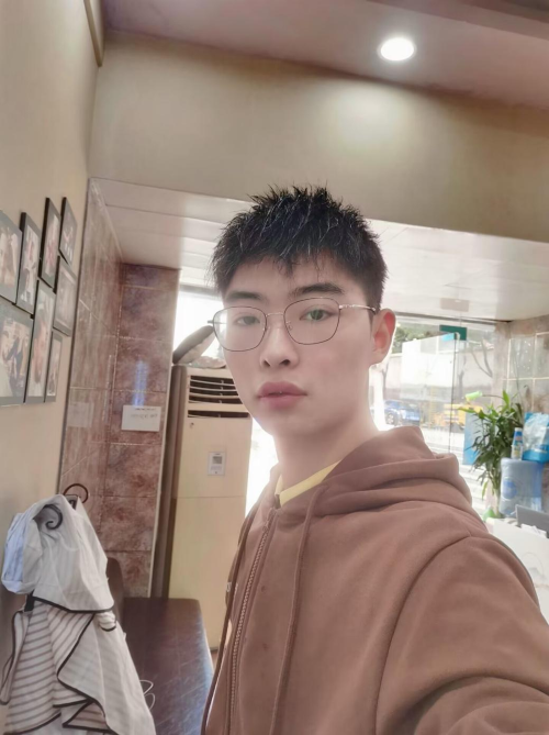 1724230807210229.png 刘广缘生活照.png
